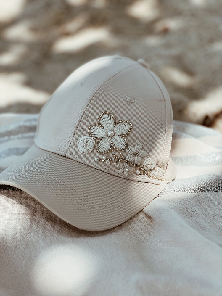 Casquette motif floral brodée