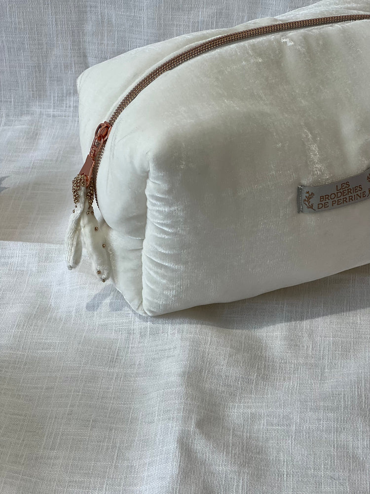 Trousse de toilette brodée au fil d'or