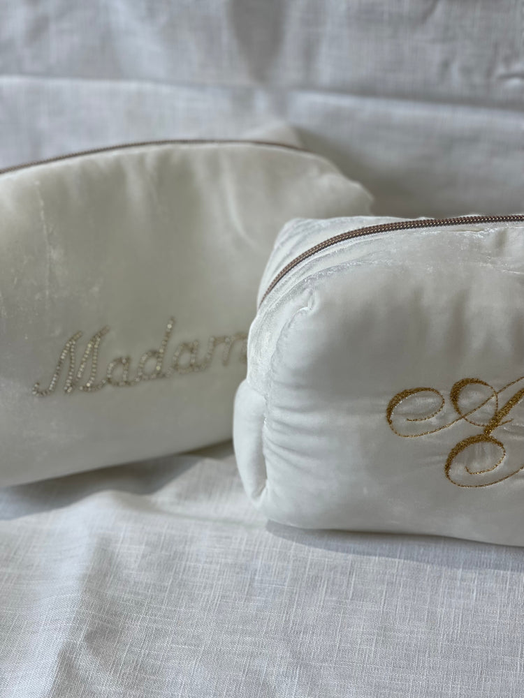 Trousse de toilette brodée au fil d'or