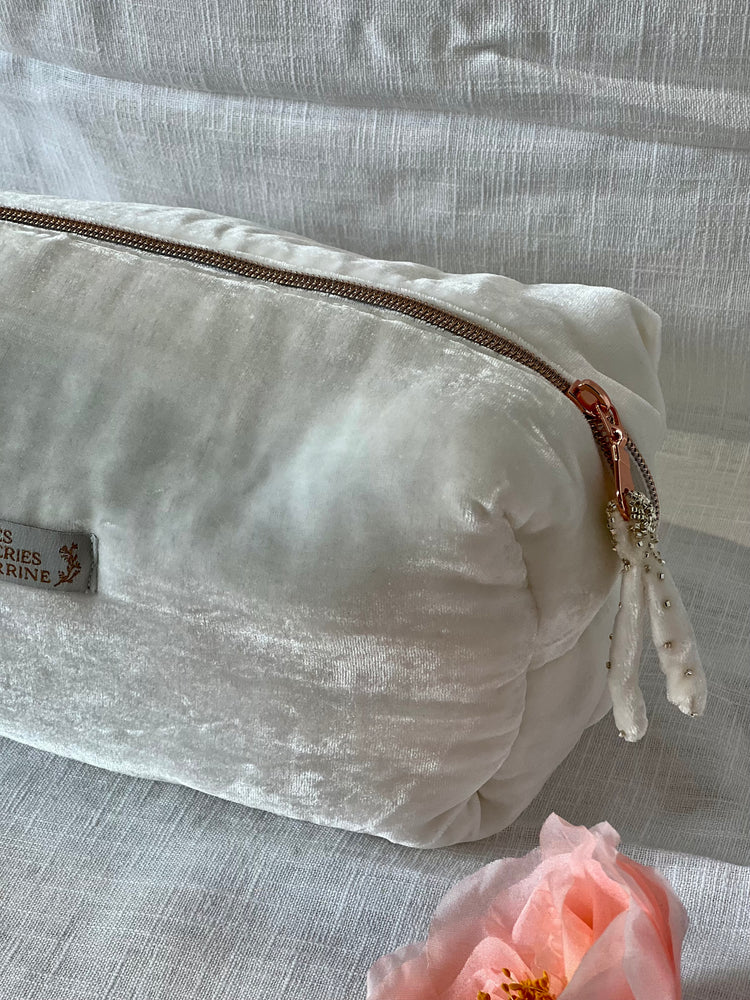 Trousse de toilette broderie perlée