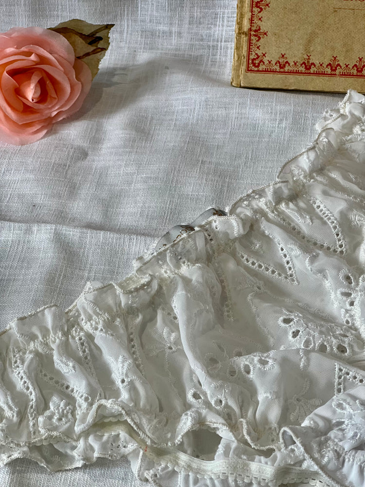 Culotte bloomer brodée en dentelle