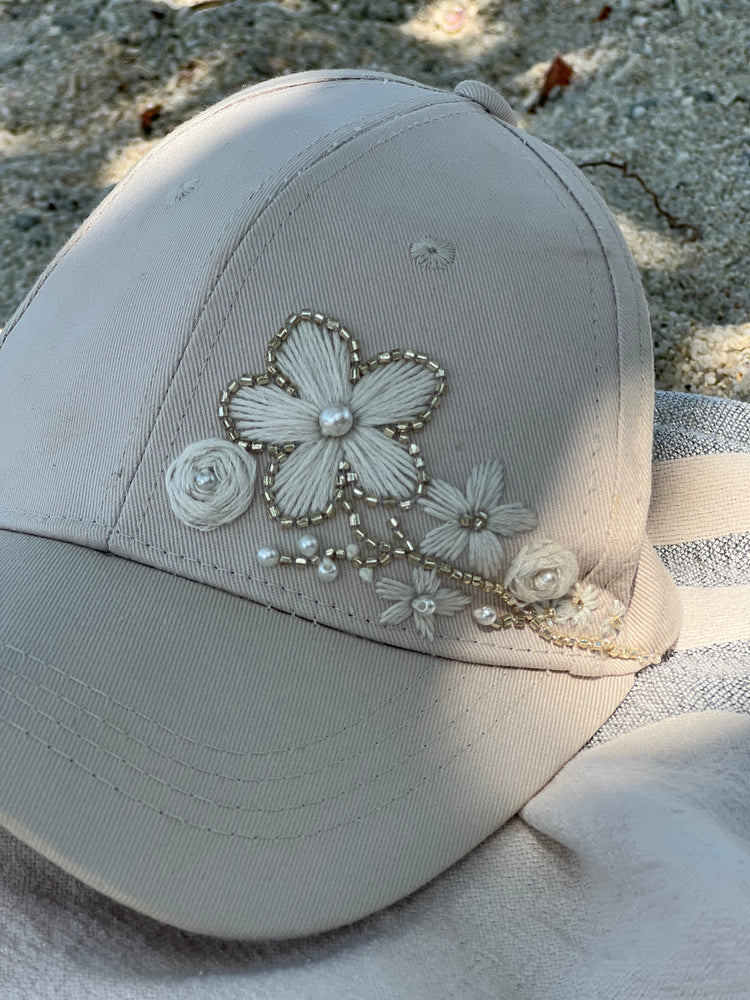Casquette motif floral brodée