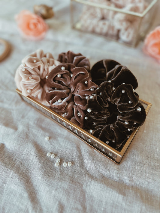 Chouchou en velours de soie brodé