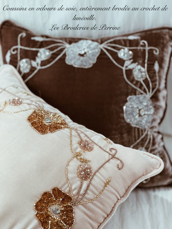 coussin velours brodés main crochet lunéville
