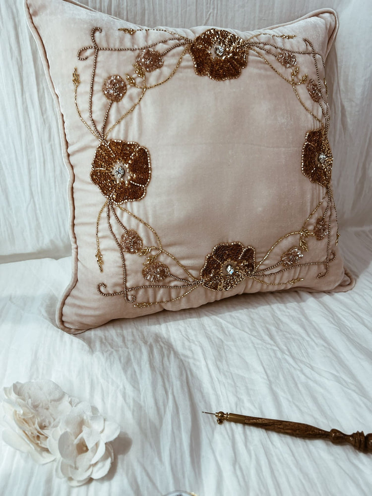 Coussin en velours brodé