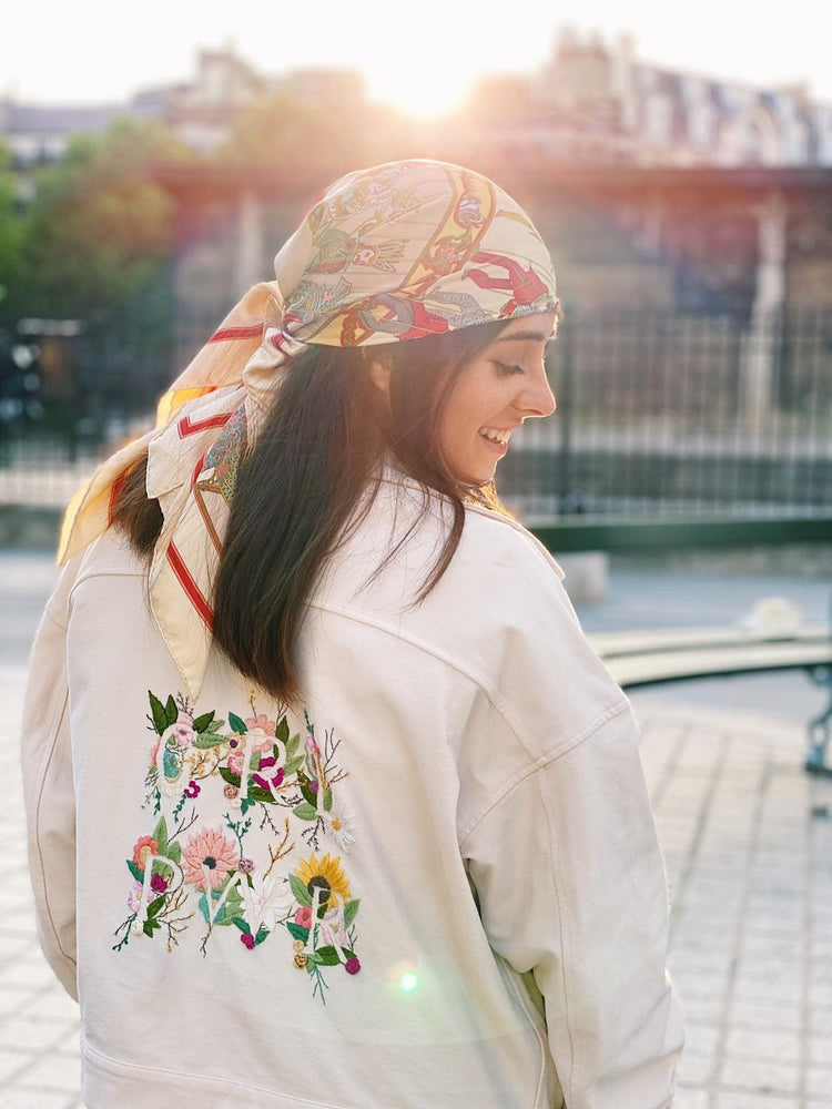 Veste en jean broderie motifs fleuris