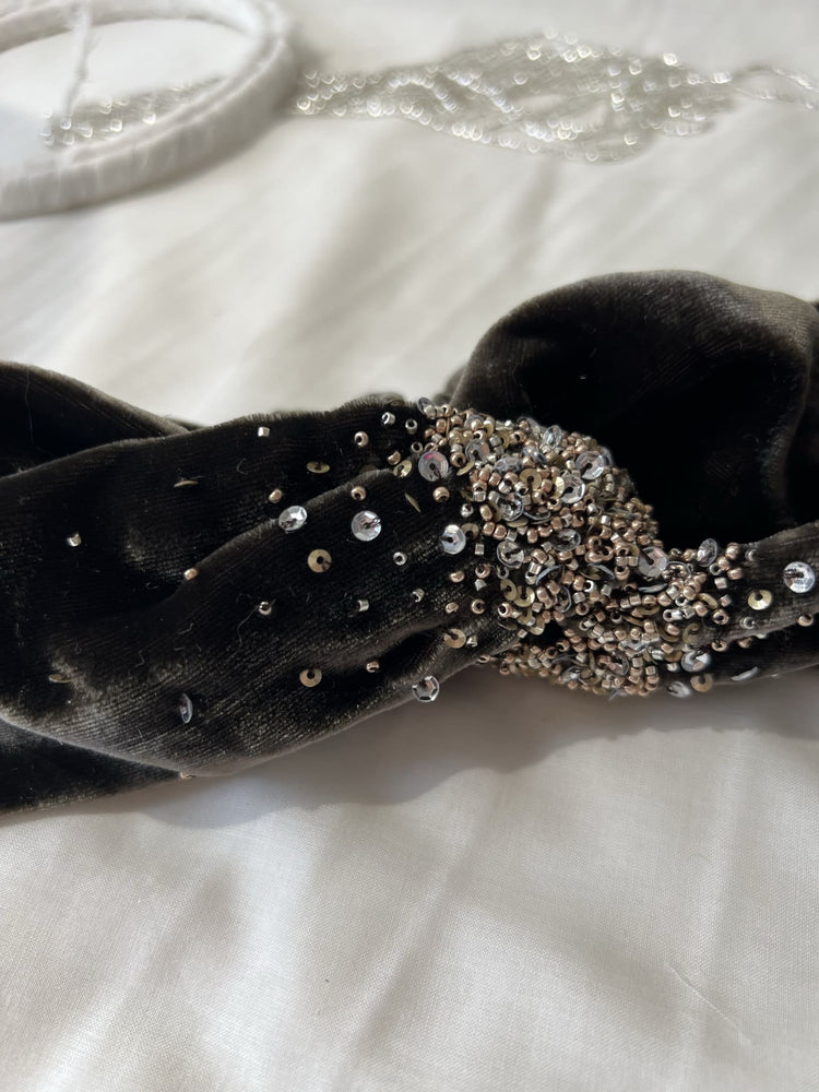 Headband en velours brodé