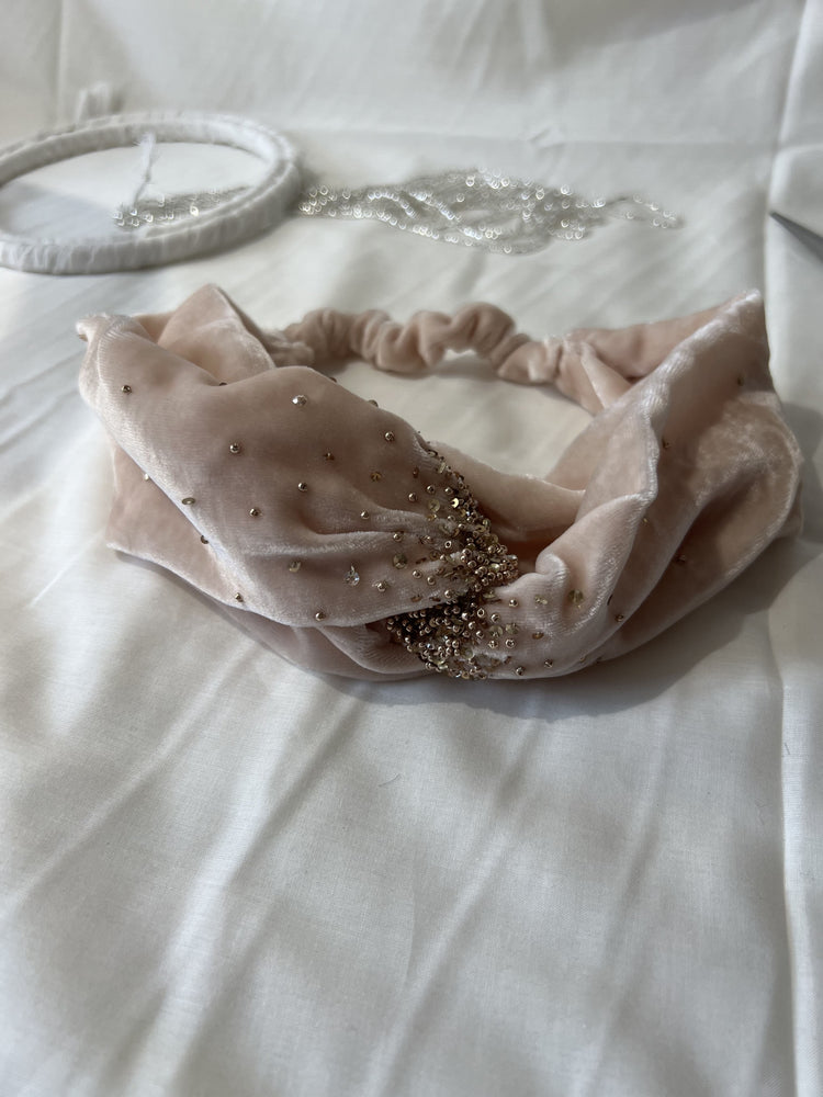 Headband en velours brodé